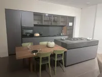 Cucina Valdesign moderna con isola grigia in nobilitato Logica valdesign 