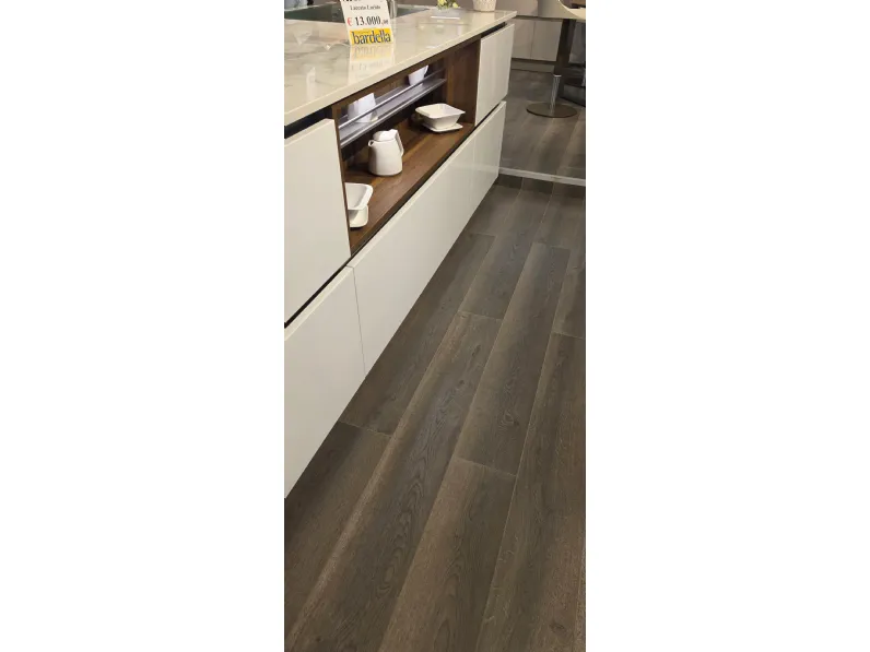 Cucina Lounge lucida 22  con isola Veneta Cucine con uno sconto imperdibile