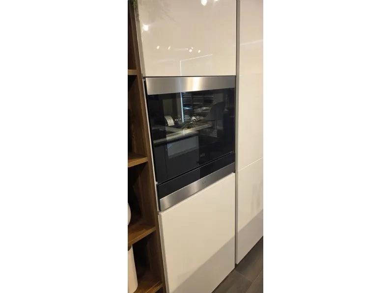 Cucina Lounge lucida 22  con isola Veneta Cucine con uno sconto imperdibile