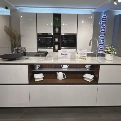 Cucina Lounge lucida 22  con isola Veneta cucine con uno sconto imperdibile