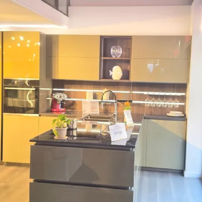Cucina Lounge vetro ad angolo Veneta Cucine con un ribasso imperdibile