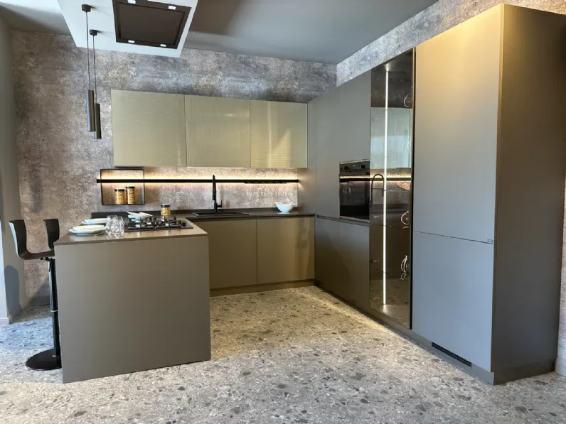 Cucina moderna con penisola Lumina Scavolini a prezzo scontato