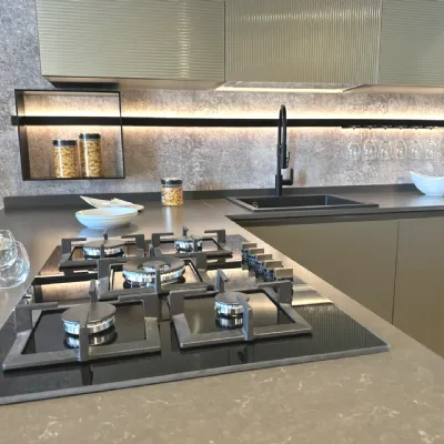 Cucina moderna con penisola Lumina Scavolini a prezzo scontato
