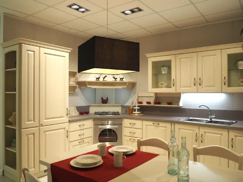 Cucina magnolia classica ad angolo Madeleine Scavolini scontata