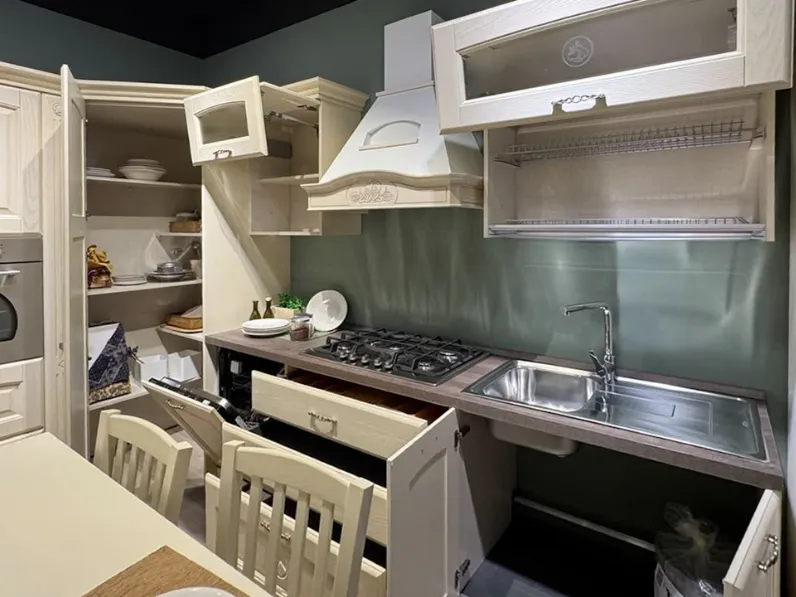 Cucina magnolia classica ad angolo Olimpia Mobilturi a soli 8200 Euro