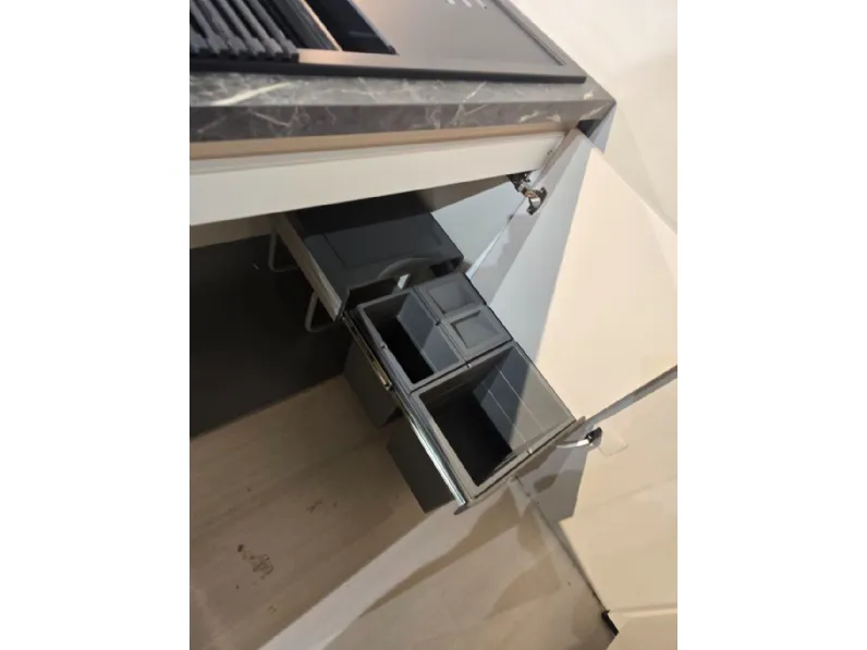 Cucina con isola in laminato materico a prezzo ribassato 59%