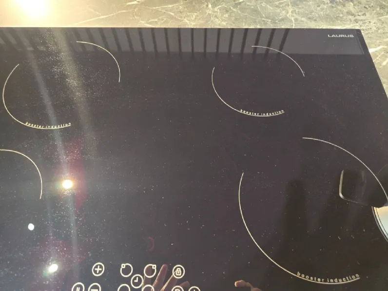 Cucina con isola in laminato materico a prezzo ribassato 59%