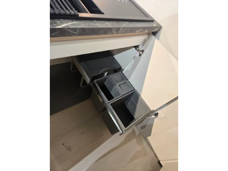 Cucina Laser tedesca con isola Artigianale con un ribasso imperdibile