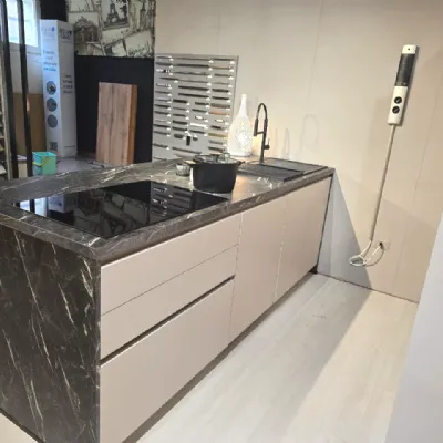 Cucina Laser tedesca con isola Artigianale con un ribasso imperdibile