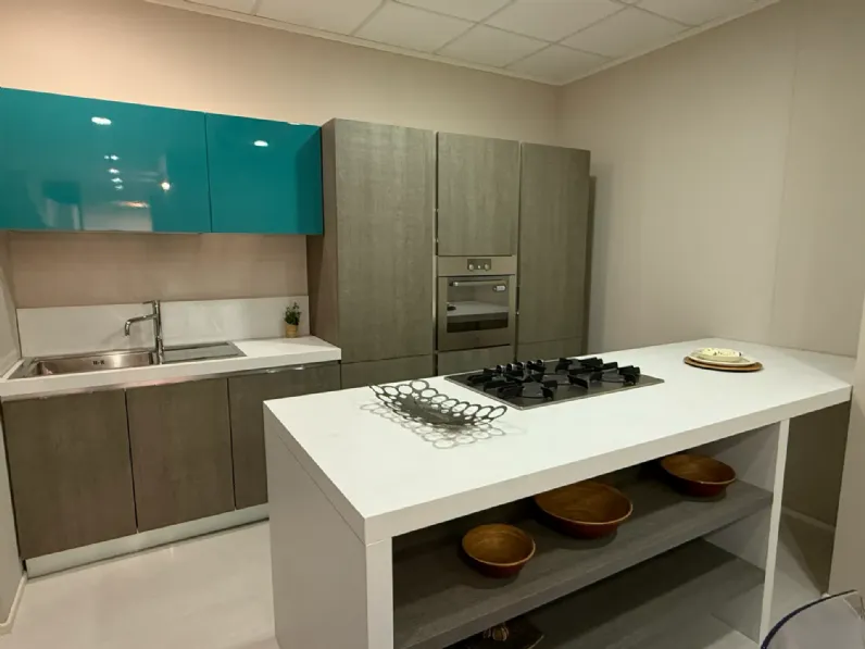 Cucina con isola in laminato materico blu Melissa a prezzo scontato