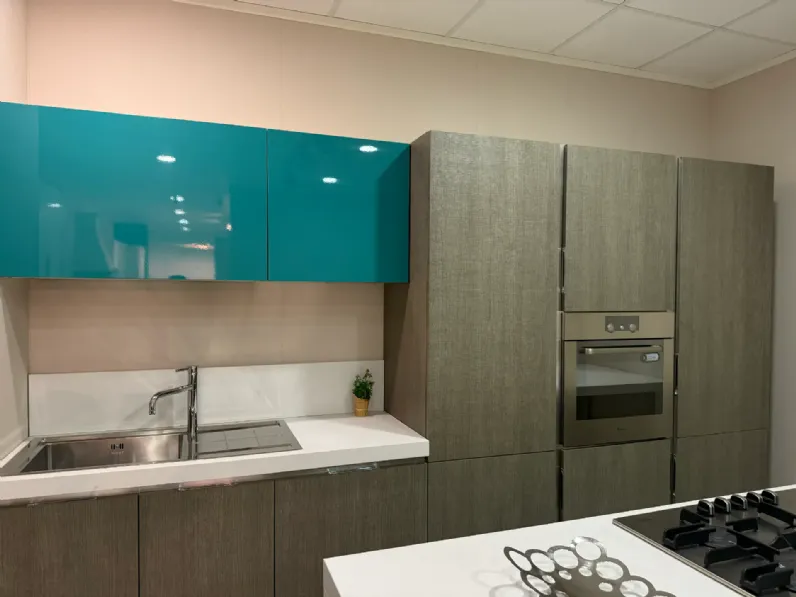 Cucina con isola in laminato materico blu Melissa a prezzo scontato