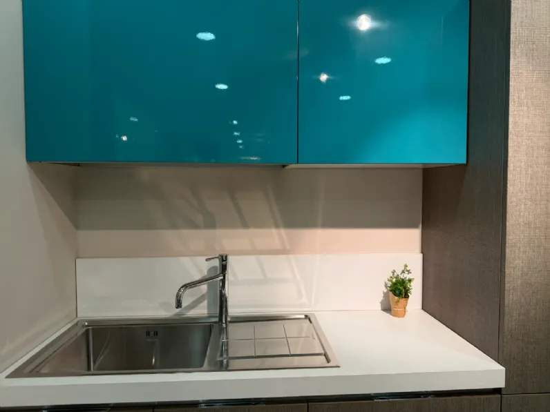 Cucina con isola in laminato materico blu Melissa a prezzo scontato