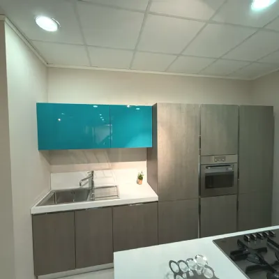 Cucina con isola in laminato materico blu Melissa a prezzo scontato