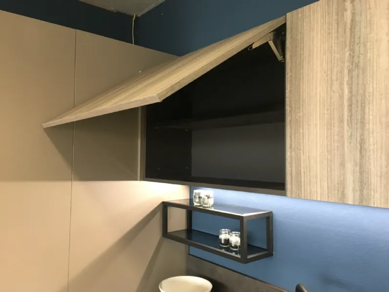 Cucina ad angolo in laminato opaco a prezzo ribassato 23%
