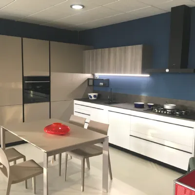 Cucina ad angolo in laminato opaco a prezzo ribassato 23%