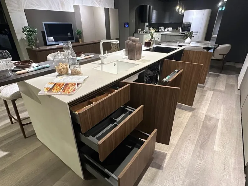 Cucina noce moderna con isola Nevada Mobilturi a soli 16400 Euro