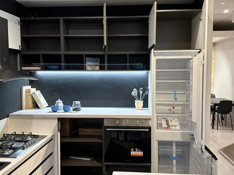 Cucina ad angolo in laminato materico a prezzo ribassato 69%