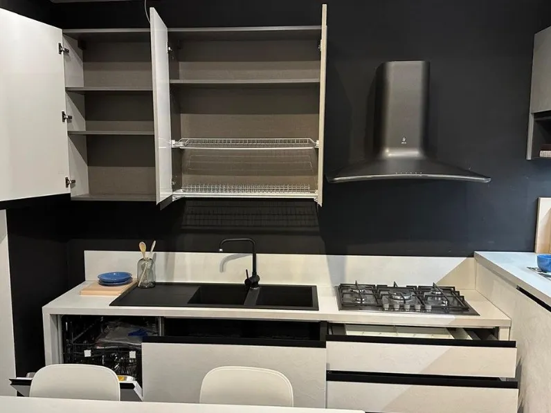 Cucina ad angolo in laminato materico a prezzo ribassato 69%