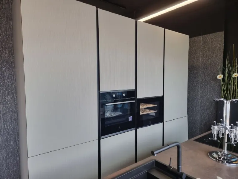 Cucina con isola design bianca Mobilturi Stratos top a soli 14500 Euro