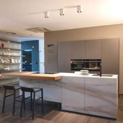 Cucina con isola in vetro altri colori 36e8 a prezzo ribassato