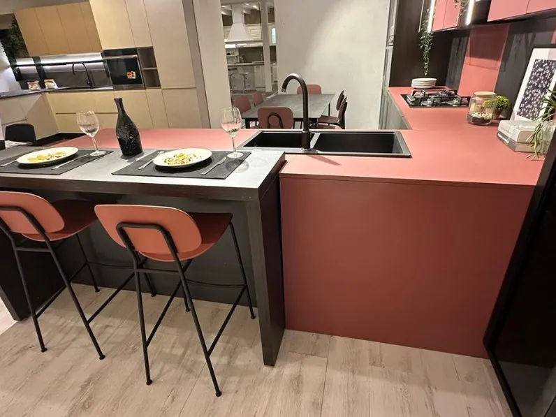 Cucina La casa moderna con penisola antracite in melaminico Ada