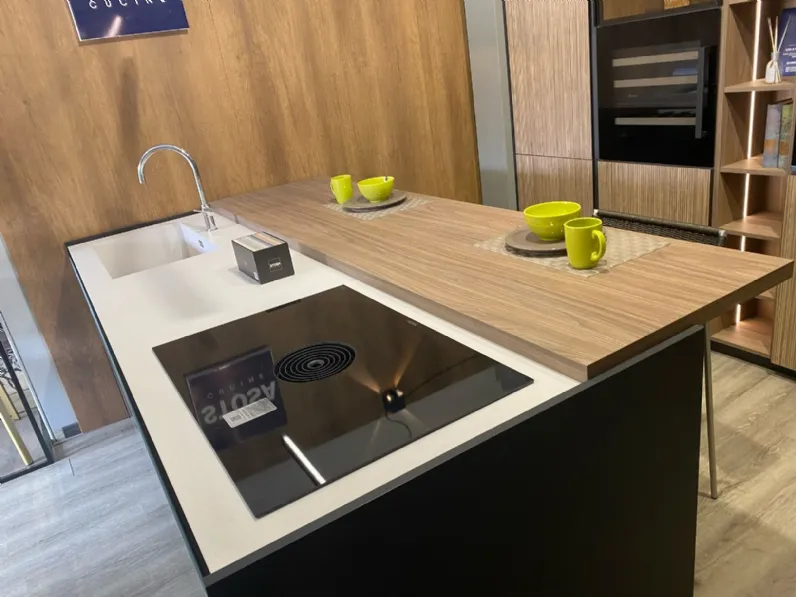 Cucina a prezzo ribassato con isola moderna Aliant Stosa