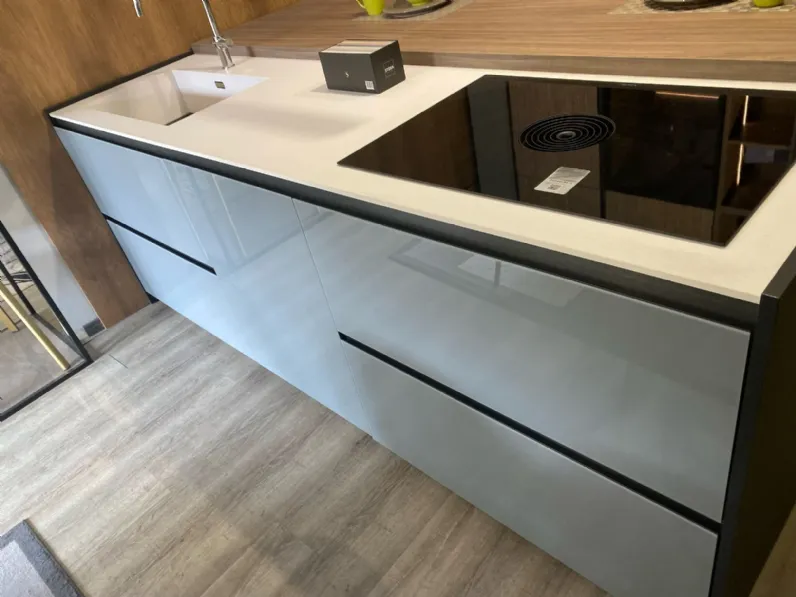 Cucina a prezzo ribassato con isola moderna Aliant Stosa