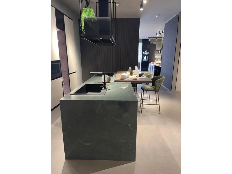 Cucina con isola in polimerico a prezzo scontato 51%