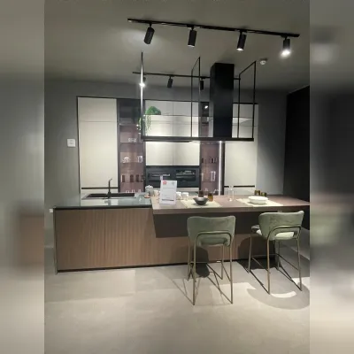 Cucina con isola in polimerico a prezzo scontato 51%