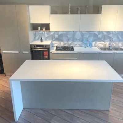 Cucina con isola in laminato materico a prezzo scontato 31%