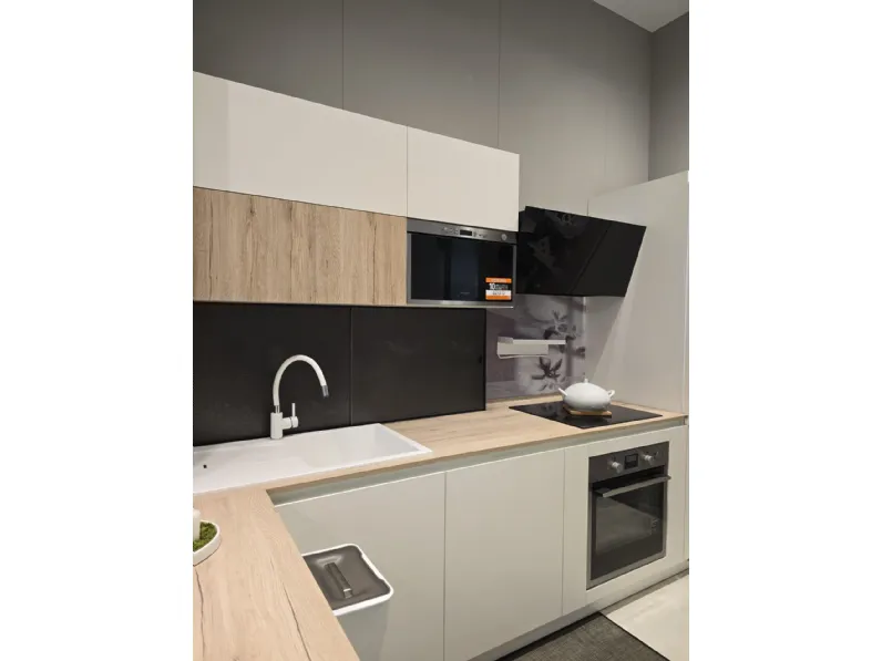 Cucina a prezzo scontato con penisola moderna Liberamente Scavolini