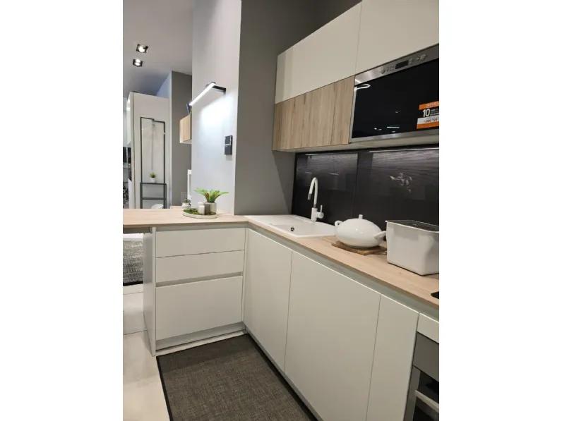 Cucina a prezzo scontato con penisola moderna Liberamente Scavolini