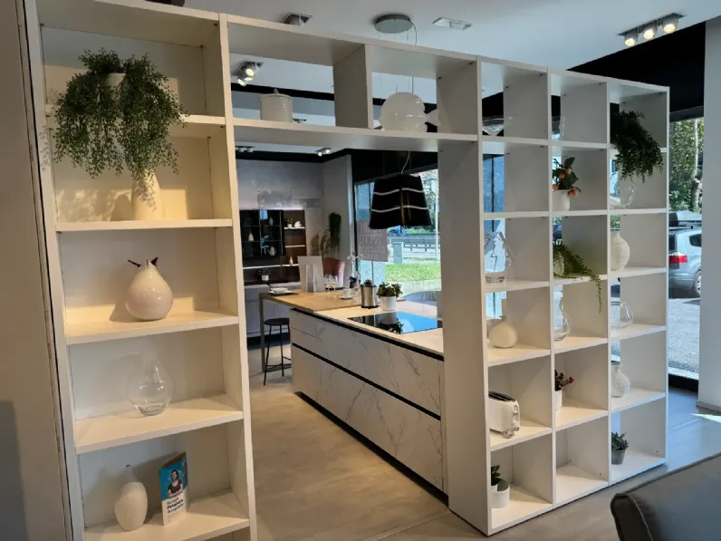 Cucina Lounge moderna altri colori Veneta Cucine con isola scontata 70%