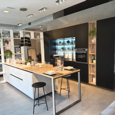 Cucina Lounge moderna altri colori Veneta Cucine con isola scontata 70%