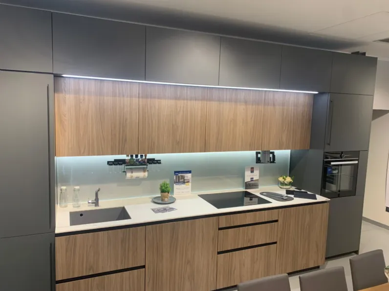 Cucina Metropolis moderna grigia Stosa lineare scontata 50%