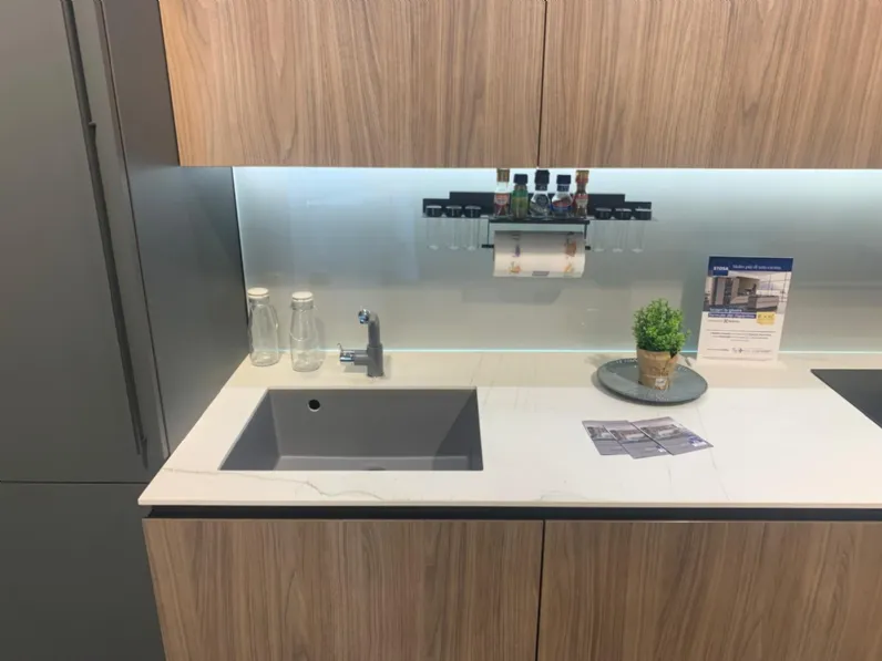 Cucina Metropolis moderna grigia Stosa lineare scontata 50%