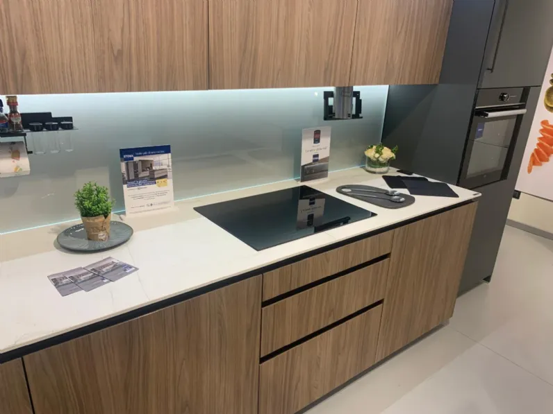 Cucina Metropolis moderna grigia Stosa lineare scontata 50%