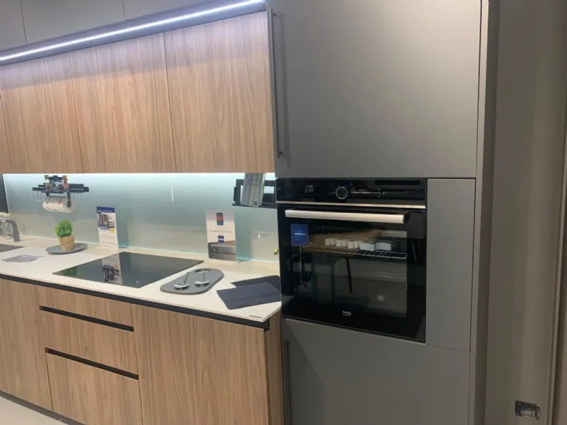 Cucina Metropolis moderna grigia Stosa lineare scontata 50%