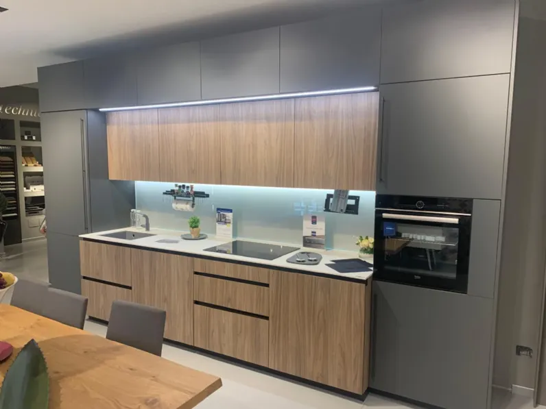 Cucina Metropolis moderna grigia Stosa lineare scontata 50%