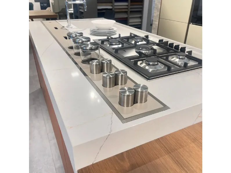 Cucina arancione design con isola Veneta Cucine Oyster pro laccata opaco     a soli 13700€