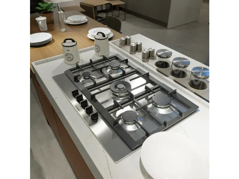 Cucina arancione design con isola Veneta Cucine Oyster pro laccata opaco     a soli 13700€