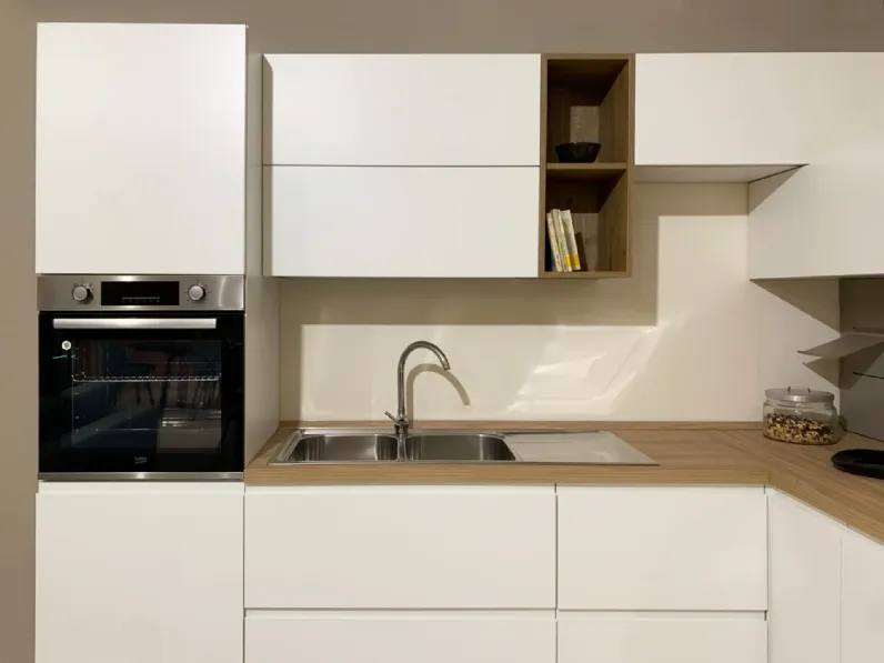 Cucina ad angolo in laccata opaco rovere chiaro Pura a prezzo scontato