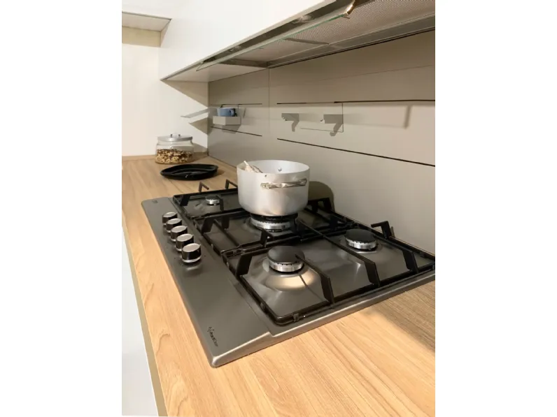 Cucina ad angolo in laccata opaco rovere chiaro Pura a prezzo scontato