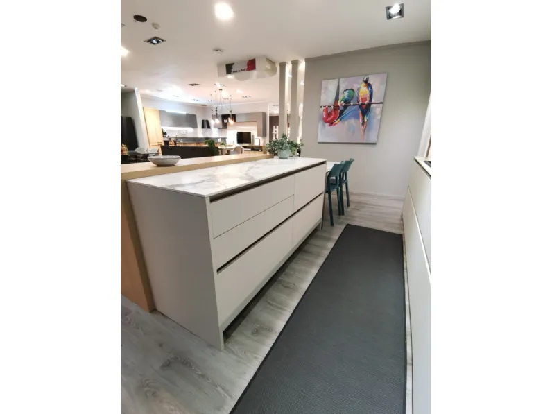 Cucina altri colori moderna con isola Regola Scavolini in Offerta Outlet