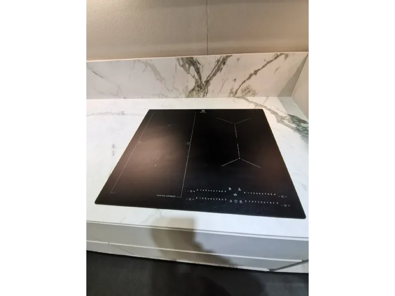 Cucina altri colori moderna con isola Regola Scavolini in Offerta Outlet