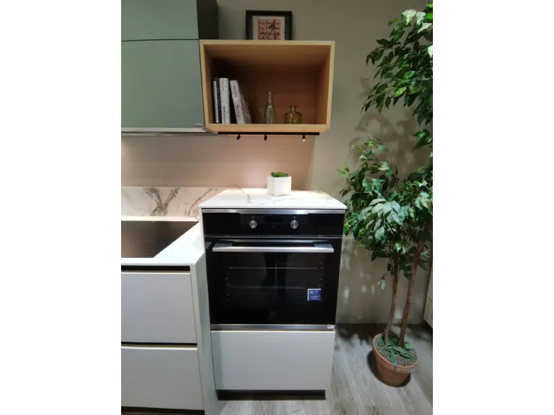 Cucina altri colori moderna con isola Regola Scavolini in Offerta Outlet