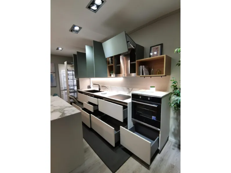 Cucina altri colori moderna con isola Regola Scavolini in Offerta Outlet