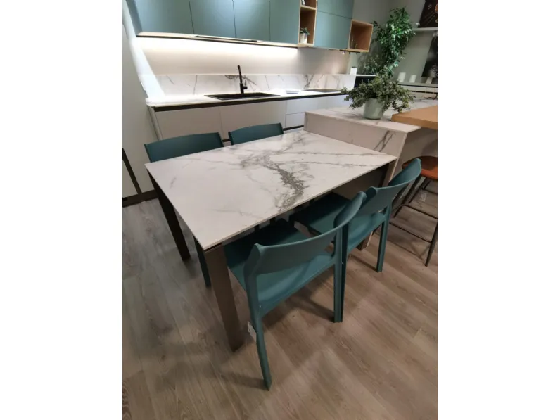 Cucina altri colori moderna con isola Regola Scavolini in Offerta Outlet