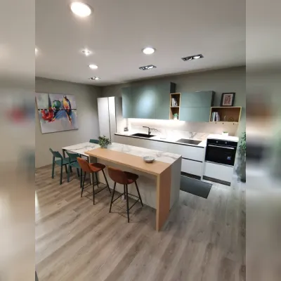 Cucina altri colori moderna con isola Regola Scavolini in Offerta Outlet