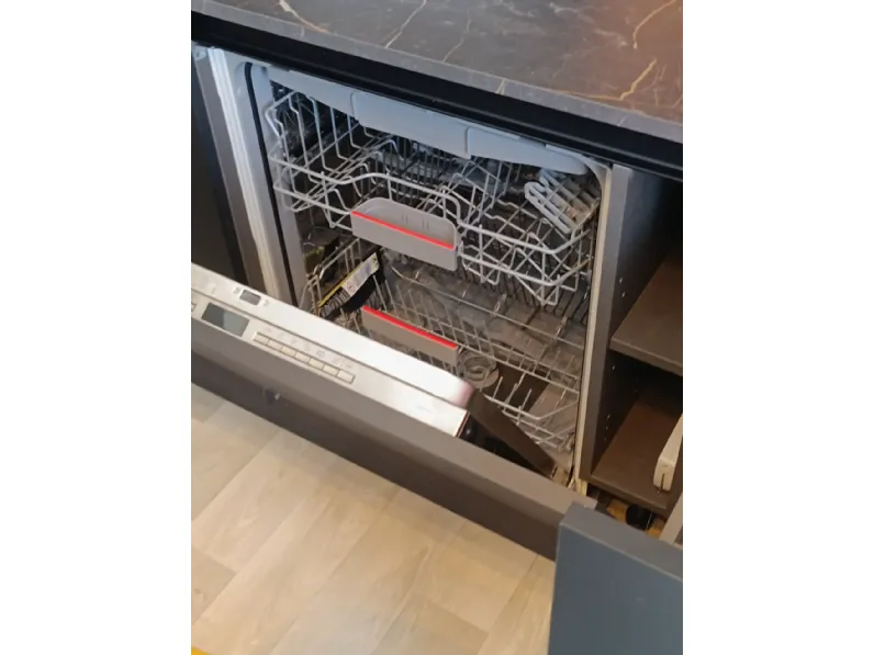 Cucina Scavolini design lineare antracite in laccata opaco Regola